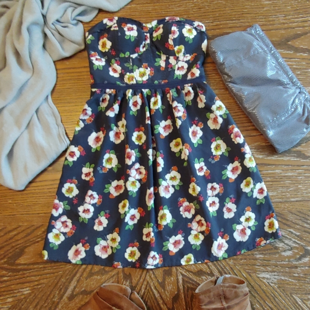 American Eagle Strapless Floral Flowy Corset Dress - Picture 8 of 8